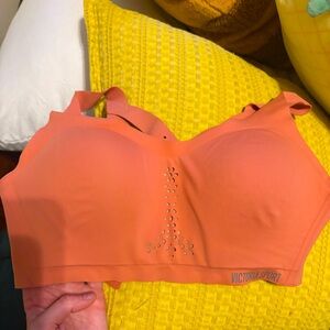 Victorias Secret VSX Featherweight Max Sports Bra 32D